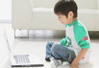 寶寶什么時候用電腦好?孩子過早用電腦有壞處嗎