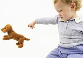 寶寶喜歡亂扔東西怎么辦?