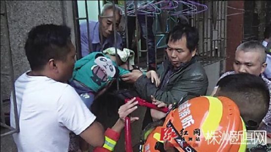 男孩頭被卡在防盜窗中 如何預防熊孩子頭被卡?