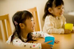 孩子在幼兒園喜歡攀比正常嗎?家長應該如何教育孩子