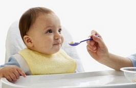 寶寶為什么不吃輔食?寶寶不肯吃輔食怎么辦?
