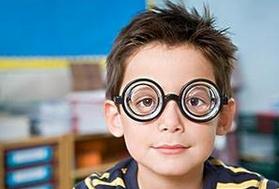 怎么區(qū)分孩子是假性近視還是真性近視?