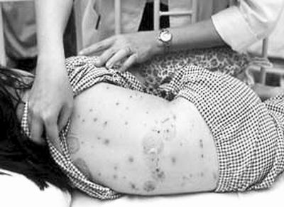 С����ˮ��ǰ��ʲô���ӣ�С���ӳ�ˮ����ʲô�Y����[�DƬ]-1